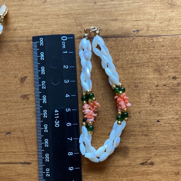 Vintage Twisted Rice Mother Of Pearl, Coral and Jade Set - Picture 8 of 11